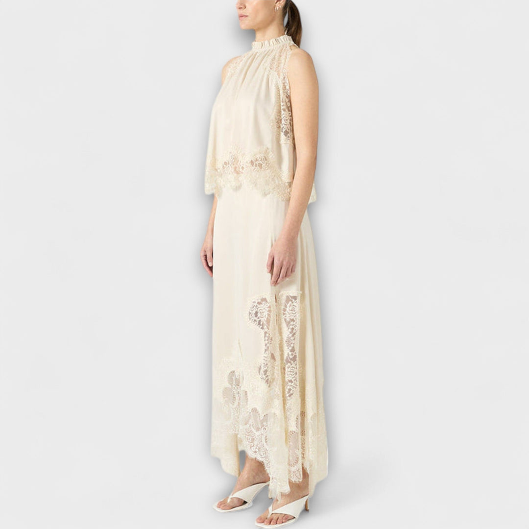 Kaia  ｜ Saténová blúzka s čipkovým lemom a plisovaným výstrihom v sade