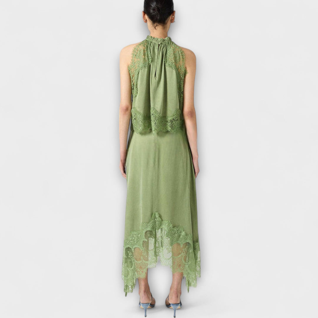 Kaia  ｜ Saténová blúzka s čipkovým lemom a plisovaným výstrihom v sade