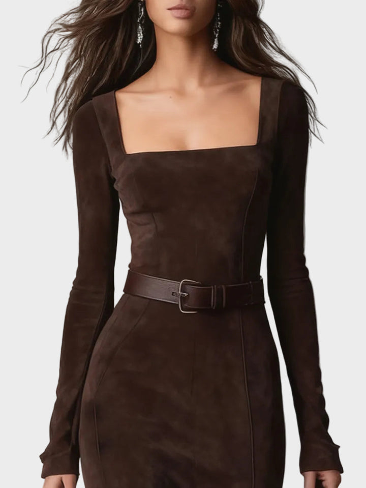 Elegantná Tmavohnedá Maxi Šaty z Ekokože s Štvorcovým Výstrihom