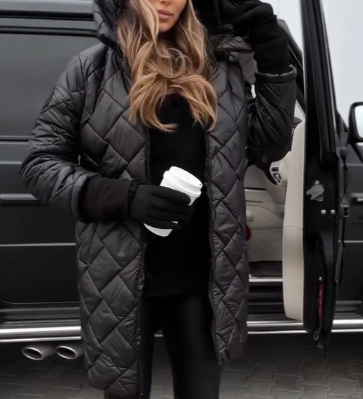 Dana | Elegantná prešívaná páperová bunda s kapucňou